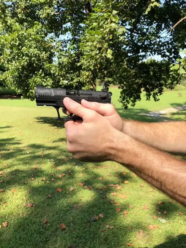 Proper handgun grip